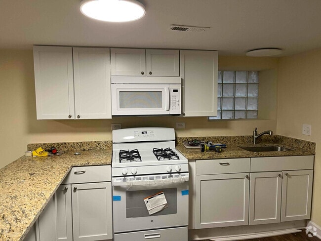 Building Photo - 8110 S Langley Ave Rental