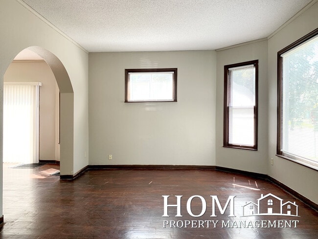 Photo - 127 Center St