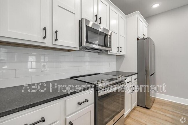 Building Photo - 608 W Maple St Rental
