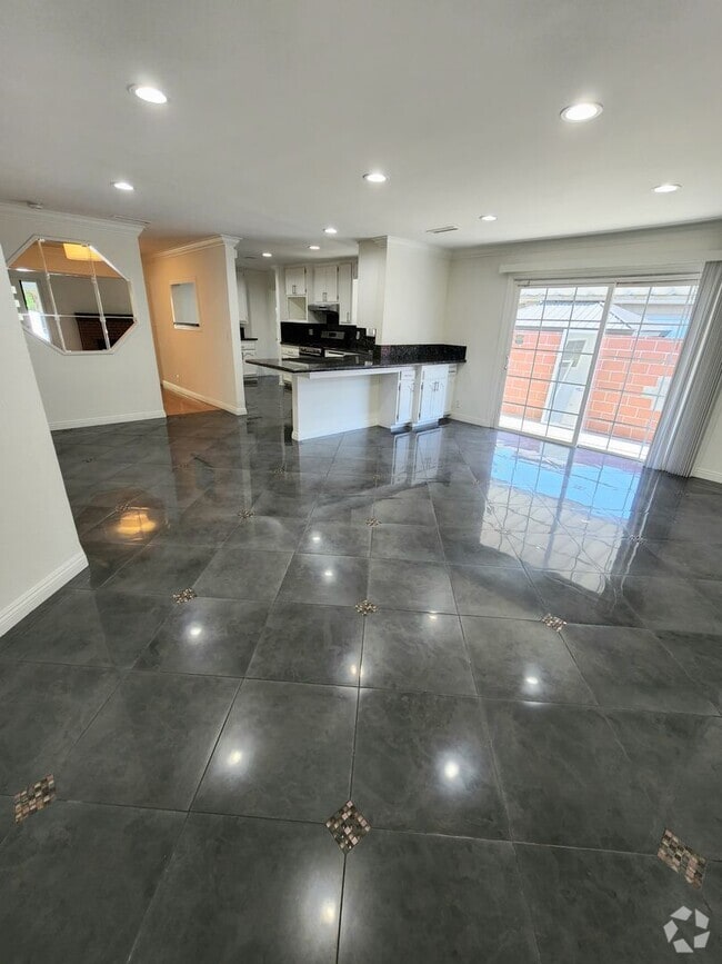 Building Photo - Spacious North Hollywood Home with Guest S...