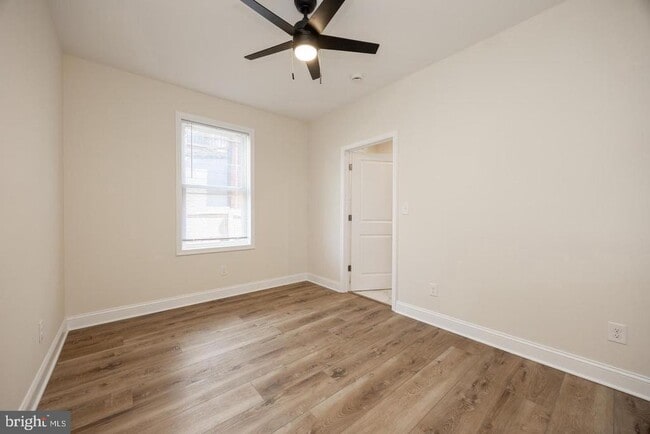 Photo - 325 W Barnard St