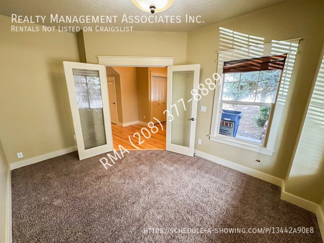 Photo - 919 E Boise Ave