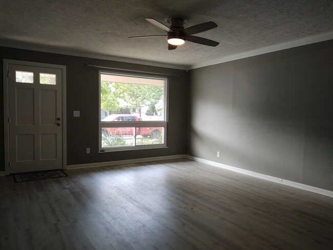 Photo - 140 Maple Dr