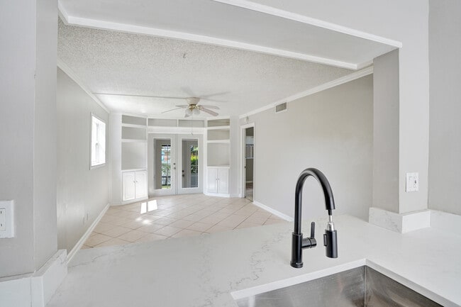 Photo - 10585 Royal Palm Blvd Unit 10585