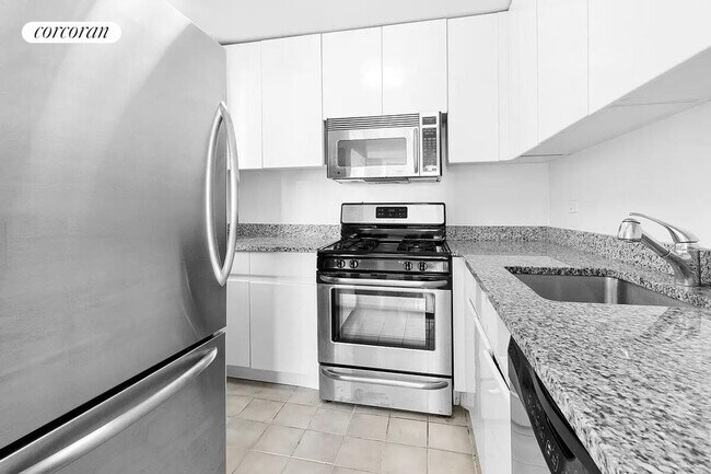 Photo - 232-236 E 47th St