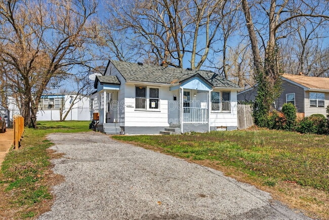 Building Photo - 8921 Higginson Ave