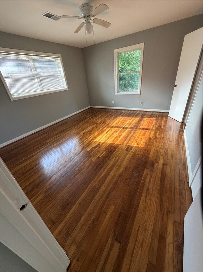 Photo - 5223 Sanford Rd