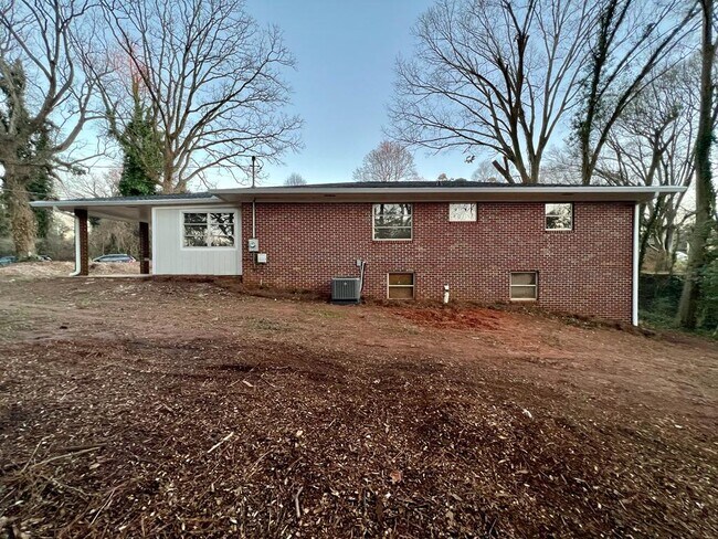 Photo - 1101 Enota Cir NE