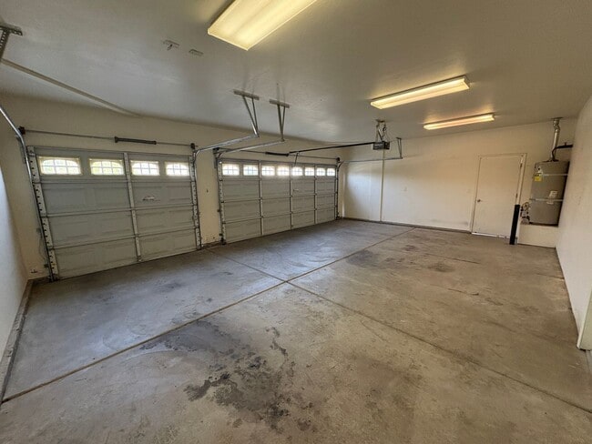 Photo - Spacious Tulare Home Available Now!