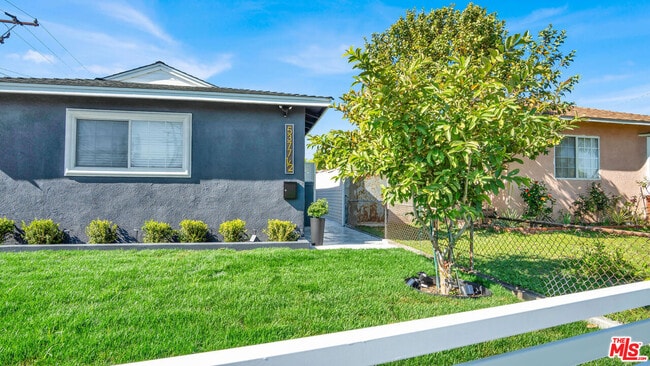 Photo - 5377 Manzanar Ave