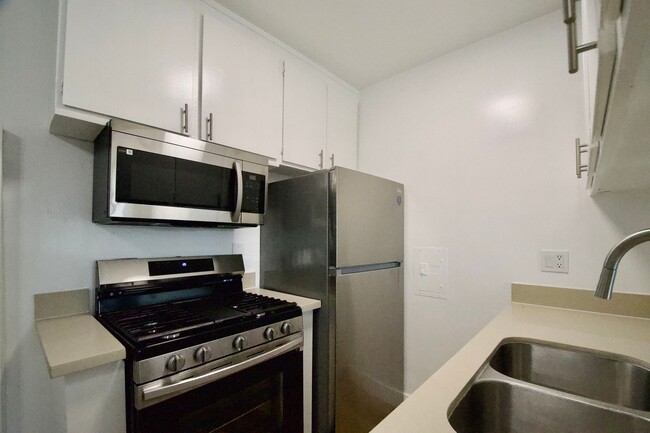 Photo - 10847 Kling St Unidad 03