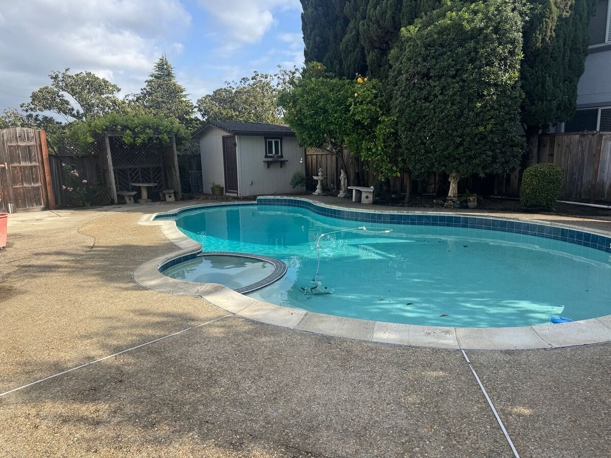Photo - Modern Comfort Meets Prime Location in Fremont 3 bed. 2.5 bath, 16 month lease, Pool, near Warwic...