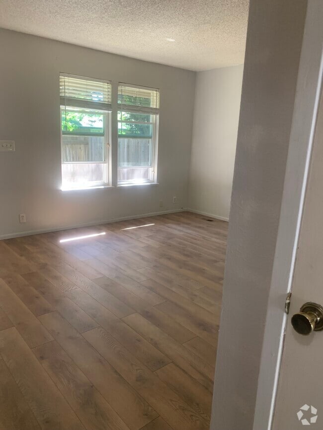 Building Photo - 8757 E Roundtree Ave Rental