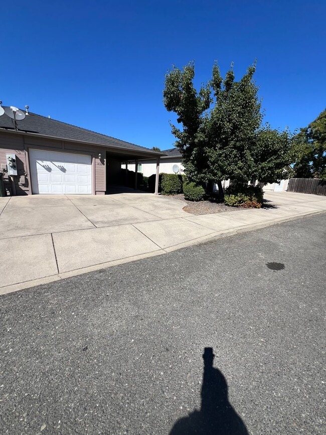 Photo - 1439-1441 SW Kellenbeck Ave Apartment Unit 1439