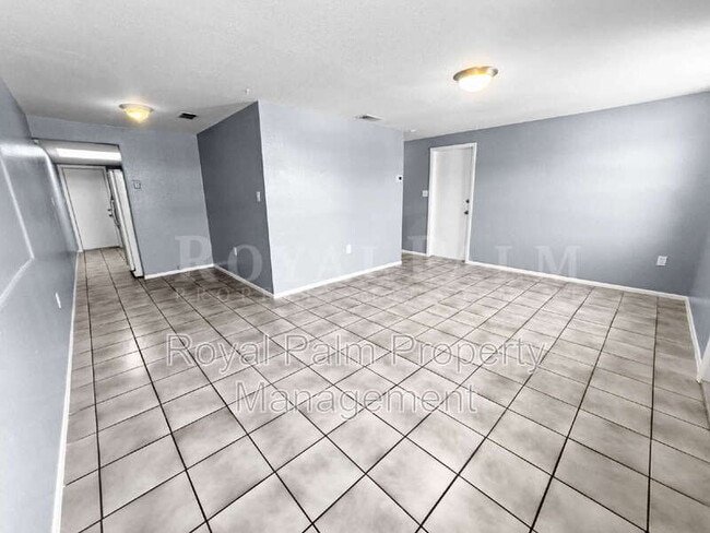 Building Photo - 6617 Warwick Cir