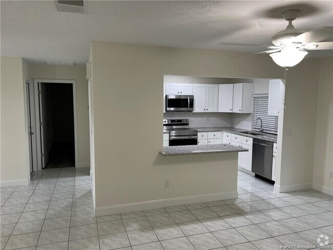 Building Photo - 160 SE Lakehurst Dr Rental