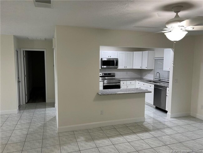 Photo - 160 SE Lakehurst Dr House