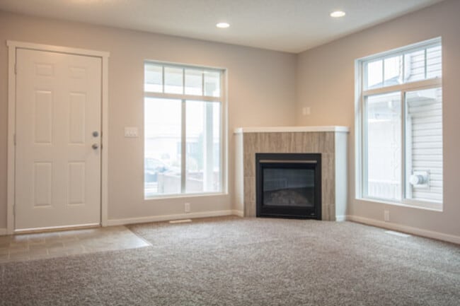 Photo - 4705-A-4749 49 Ave