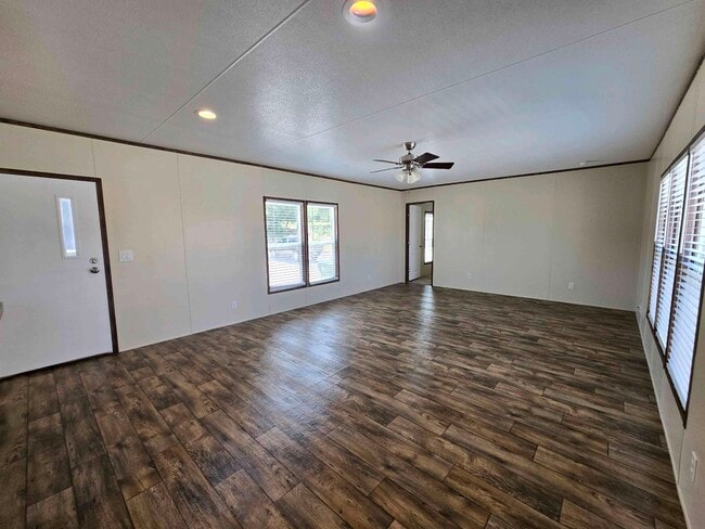 Photo - 709 N Collins Fwy