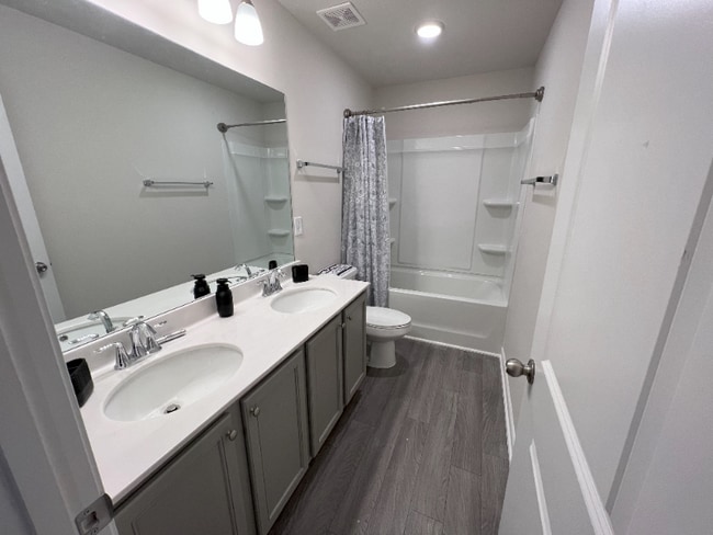 Photo - 620 River Gdns Dr