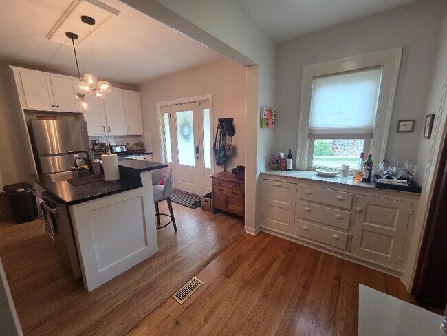 Photo - 3331 James St