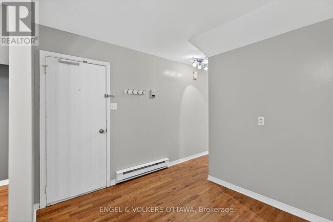 Photo - 541 Evered Ave