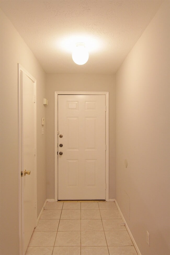 Photo - 8230 Golf Green Cir