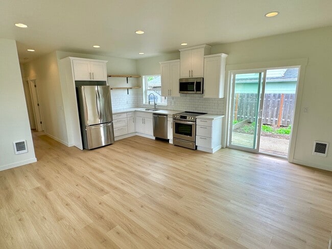 Photo - Brentwood-Darlington Fully Remodeled Bunga...