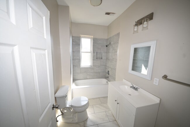 Photo - 742 Columbia St