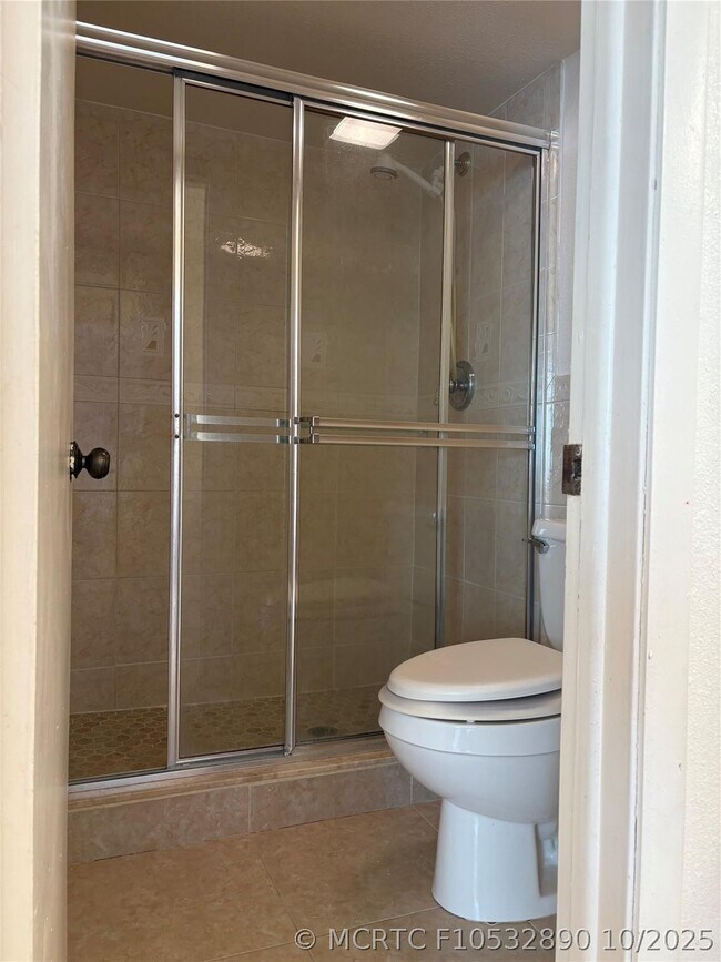 Building Photo - 8280 SW 24th St Unit 114
