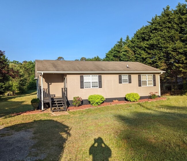 Available August 2025 | 3BR 1 BATH W/LAWNC... - Available August 2025 | 3BR 1 BATH W/LAWNC... Casa