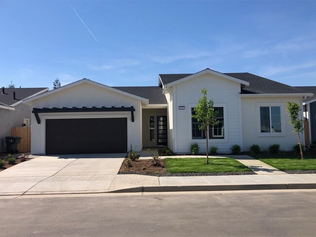 Building Photo - $2,695 Ashlan & Armstrong, 4 Bedroom - E. ...