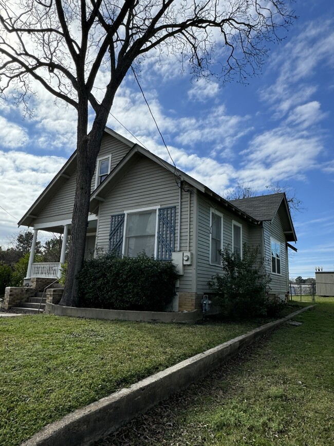 Photo - 404 Church St