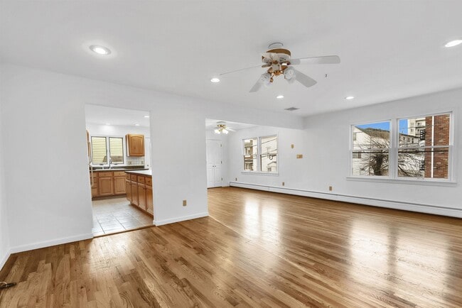 Building Photo - 234 Cliff St Unit 2