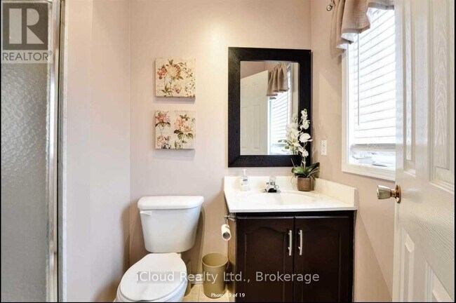 Photo - 33 Fenflower Ct