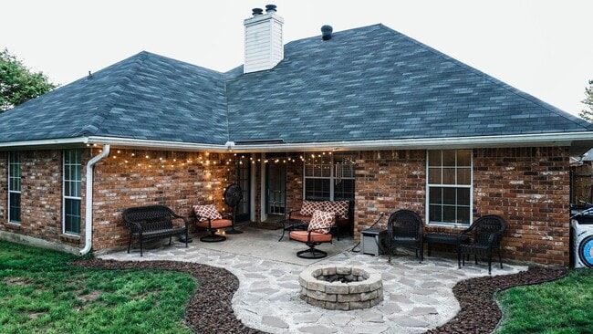 3 Bedroom 2 Baths 2000 sq/ft in Stockwell - 3 Bedroom 2 Baths 2000 sq/ft in Stockwell