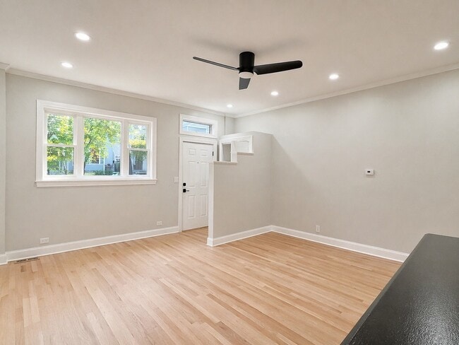 Photo - 1014 W George St Unit 1