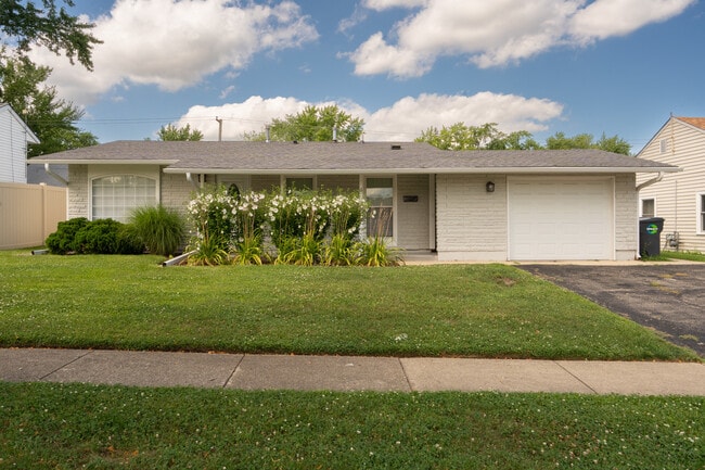 Building Photo - 6 E Briarwood Dr Rental