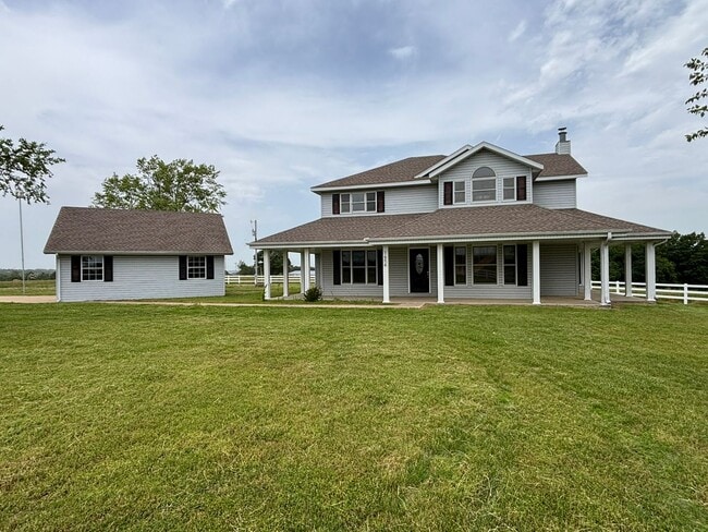 Building Photo - Large 3-Bedroom, 2-Bathroom Country Living Home In Tontitown!