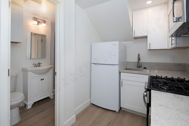 Photo - Remodeled Ocean Beach 1 Bedroom on Del Mar Ave ~ ALL UTILITIES INCLUDED! Unit 4950 1/2