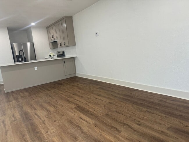 Photo - Gorgeous fully updated 1 Bedroom Duplex