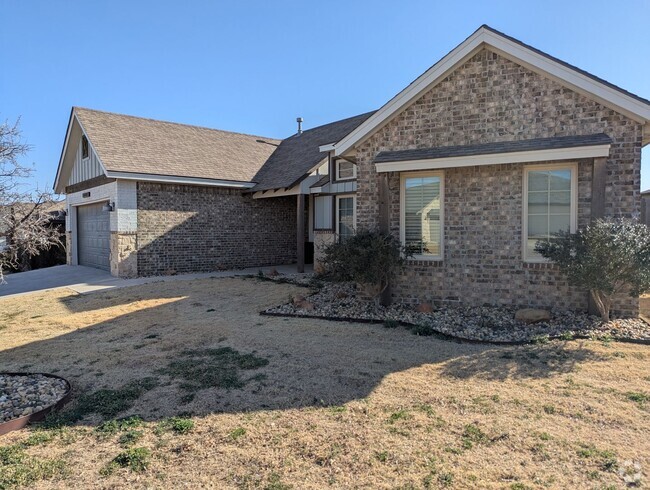 Building Photo - 3/2/2 Stunning Foxridge Home