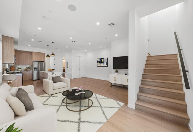 Photo - 13843 Burbank Blvd