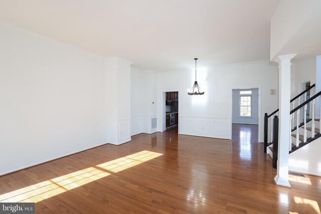 Building Photo - 47699 Whirlpool Square