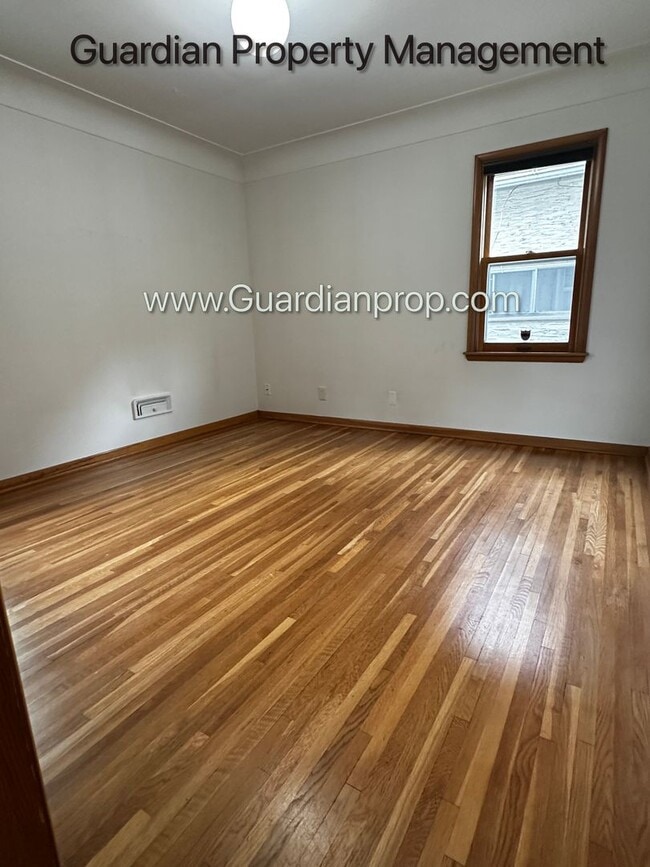 Building Photo - 1309 28th Ave NE