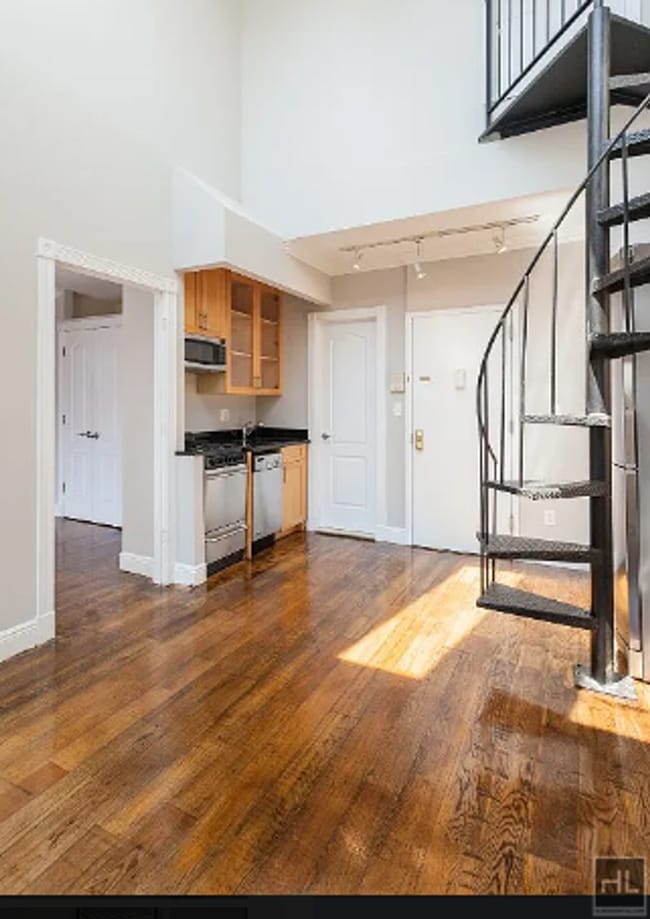 West 21st Street - West 21st Street Apartment Unit 7