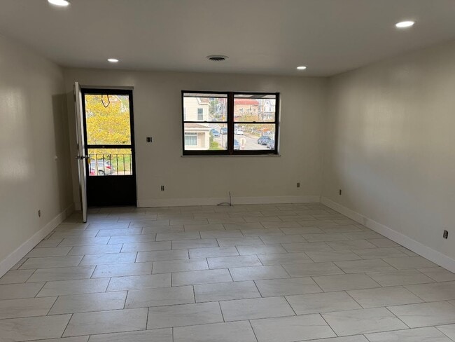 Building Photo - 1748 Jancey St Unit Apt 4