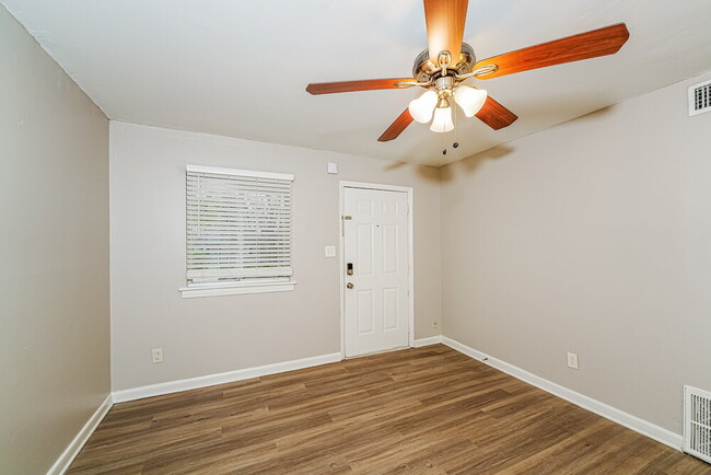 Photo - 209 Woodward Dr