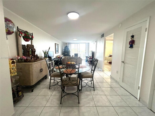 Photo - 910 Michigan Ave Unidad 401