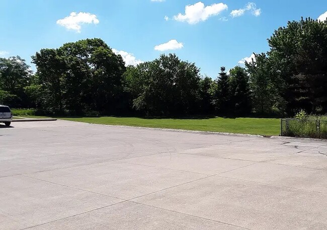 Photo - 735-739 S Main St